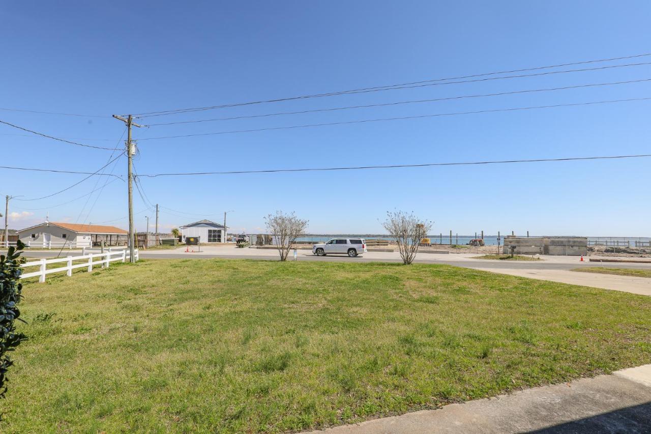 Spacious Home With Waterfront View-Welcome Pets Sneads Ferry Extérieur photo