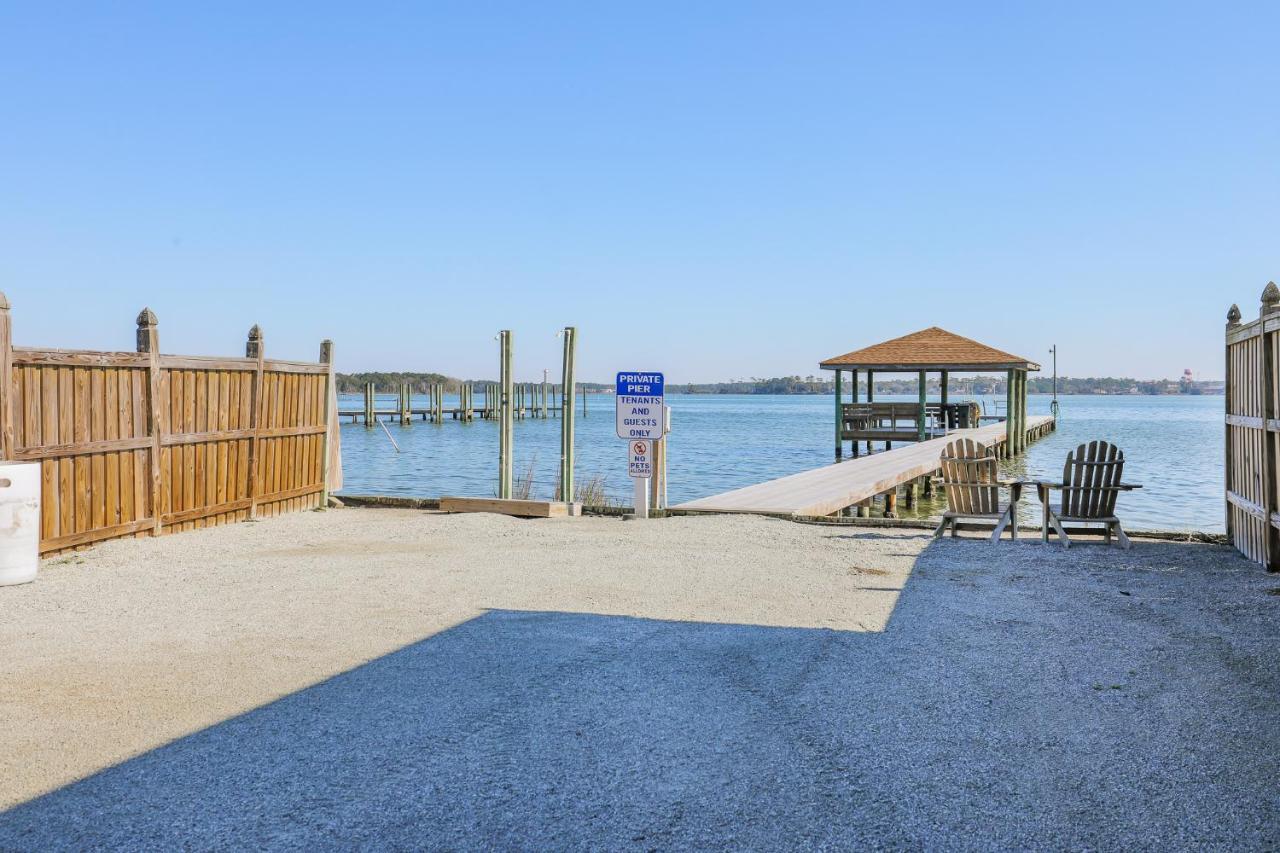 Spacious Home With Waterfront View-Welcome Pets Sneads Ferry Extérieur photo
