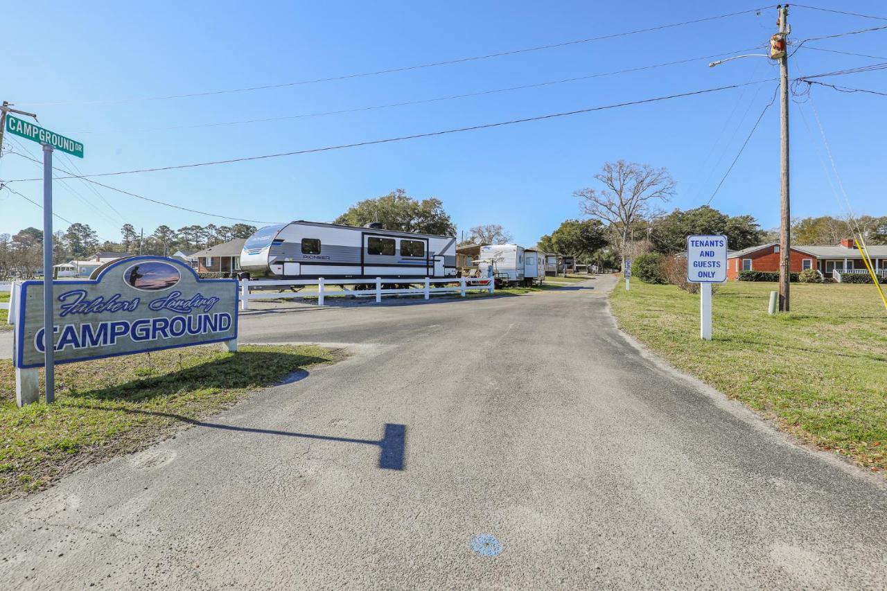 Spacious Home With Waterfront View-Welcome Pets Sneads Ferry Extérieur photo