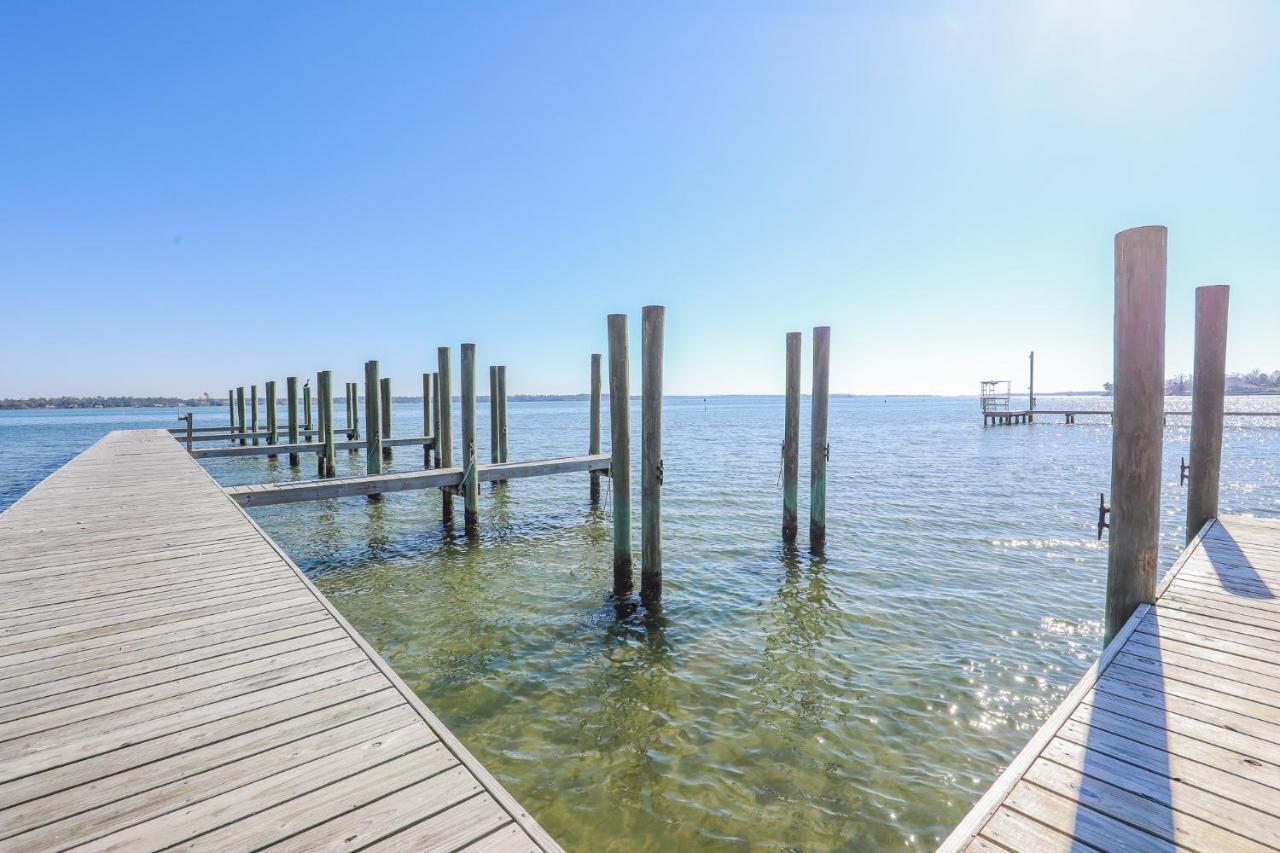 Spacious Home With Waterfront View-Welcome Pets Sneads Ferry Extérieur photo